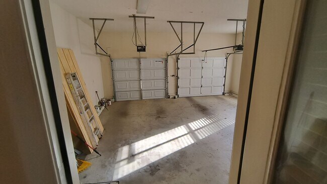Building Photo - 423 Brightwood Dr