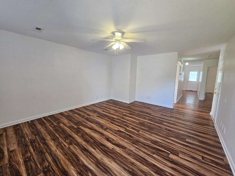 Building Photo - 273 A Executive Ave, Clarksville, TN 37042
