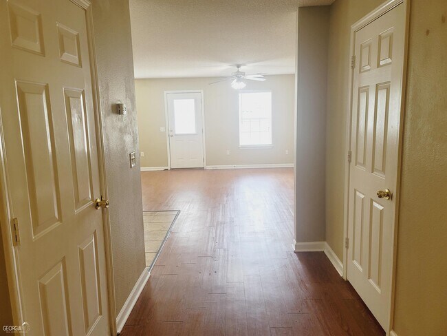Building Photo - 6007 Towne Pk E Dr