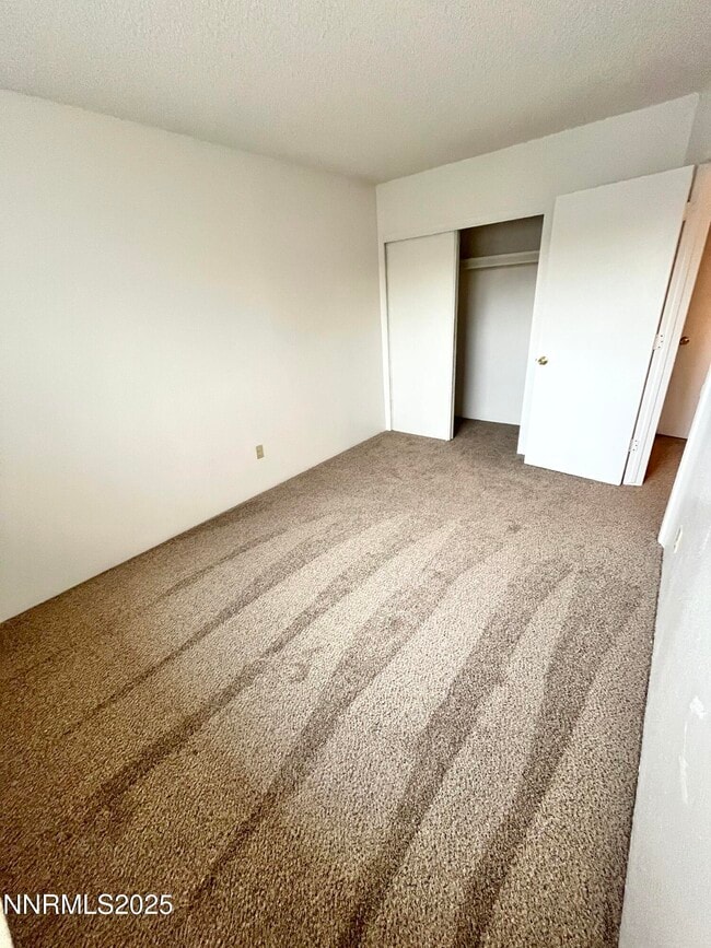 Building Photo - 827 Belli Dr