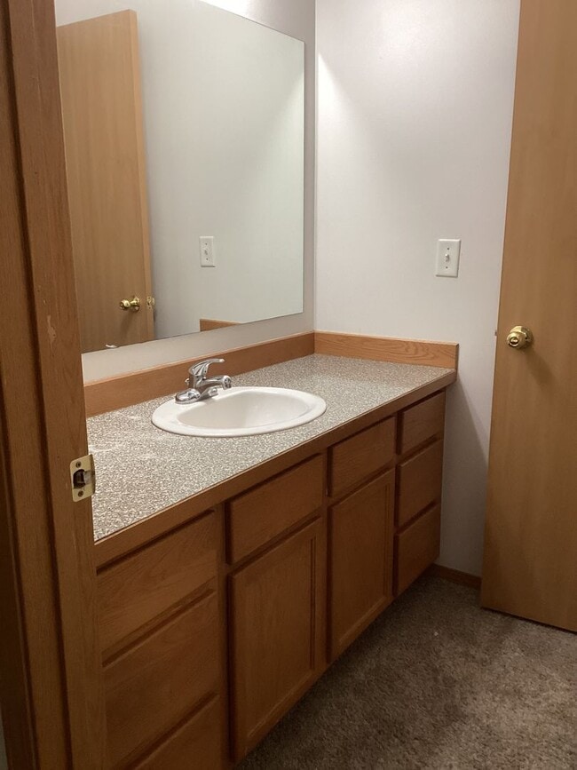 Building Photo - 1102 S Aspen Pl