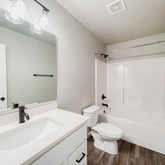 Building Photo - 243 Divide Dr