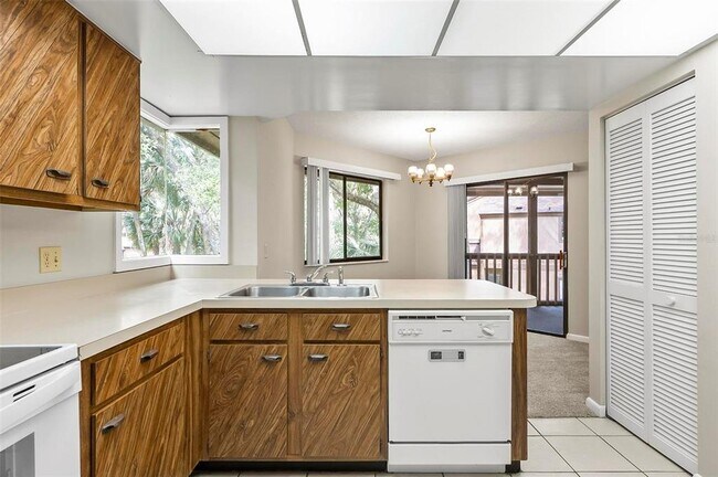 Building Photo - 14 Oakmont Ct