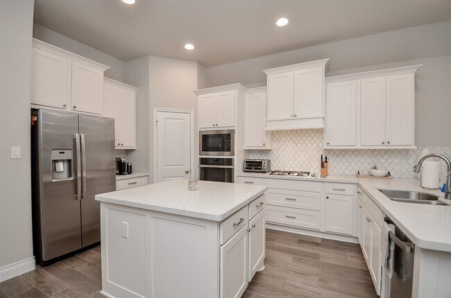 Building Photo - 6926 Myrtle Dr