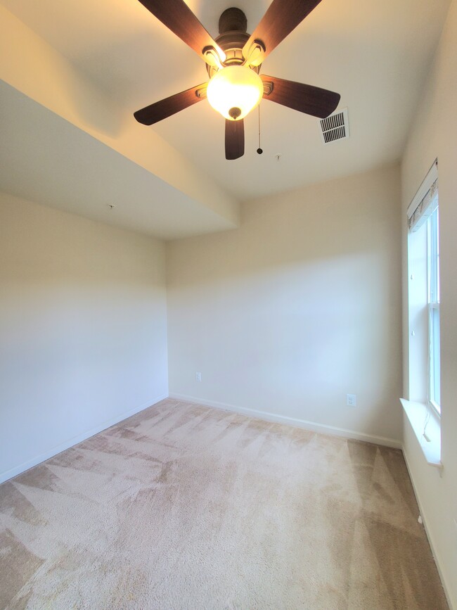 Building Photo - 135 Prado Ln