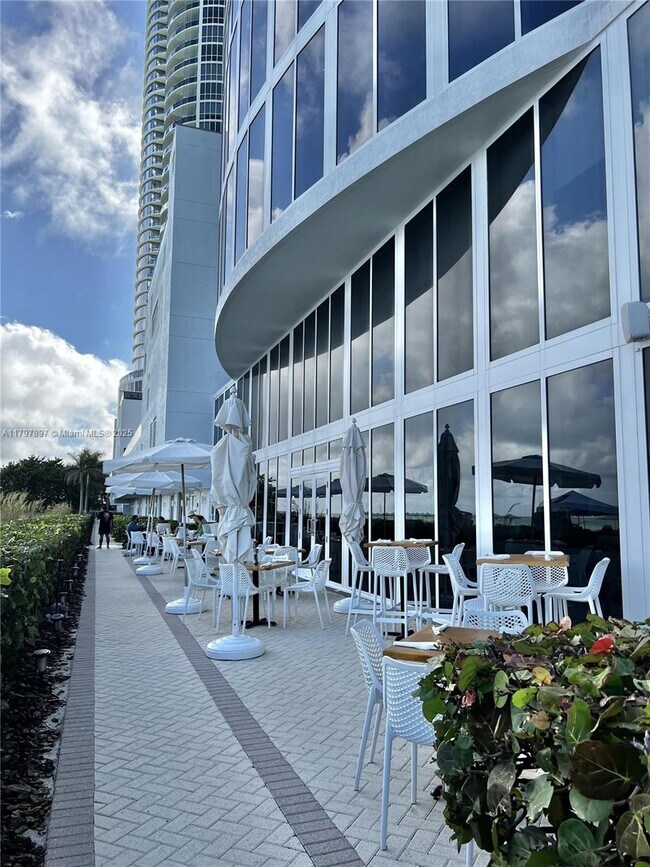 Building Photo - 15901 Collins Ave