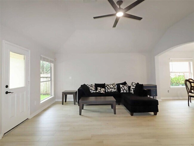 Building Photo - 749 Grassy Knoll Trail
