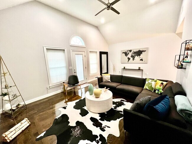 Building Photo - 259 Oakwood Ave