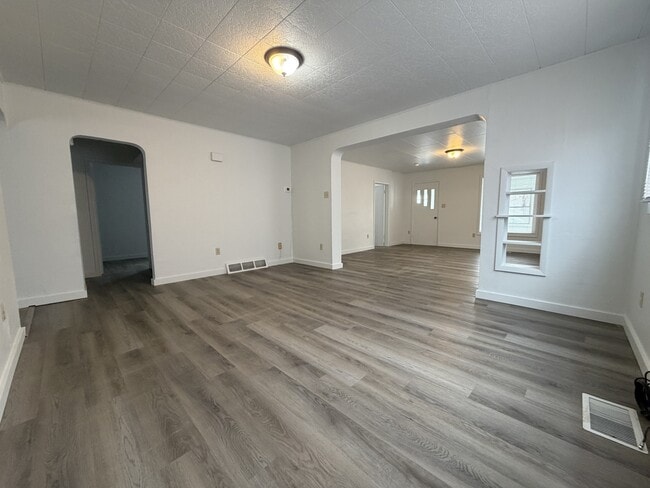 Building Photo - 338 N 2nd St