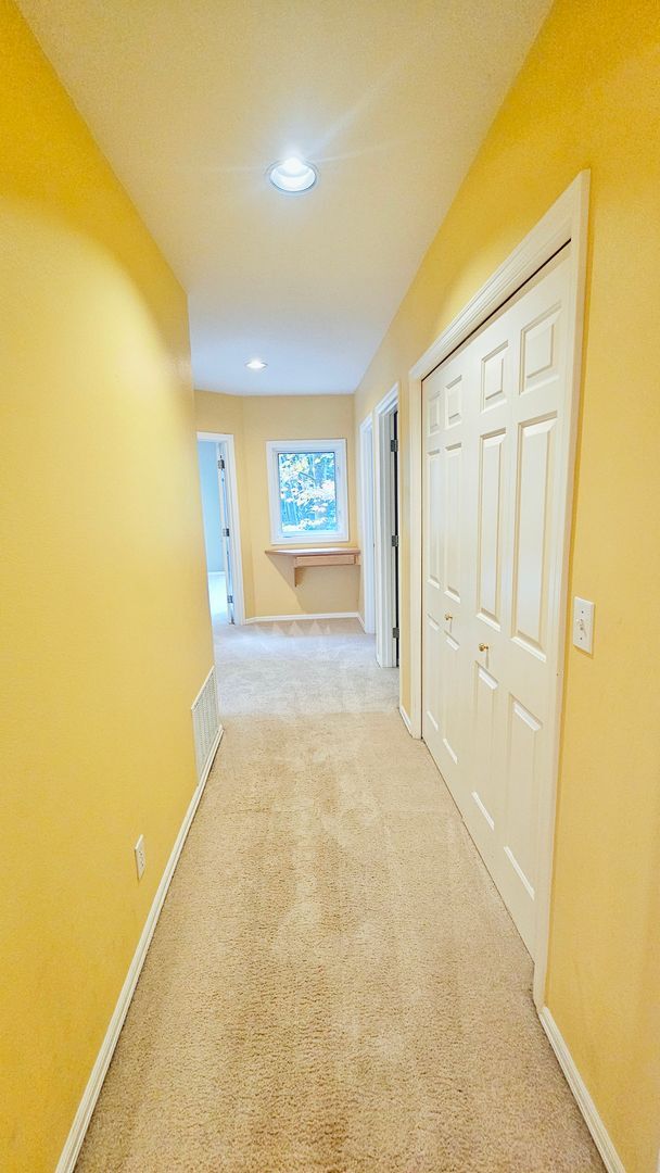 Building Photo - Beautiful 4 Bed 2.5 Bath  3190 sq ft Home ...