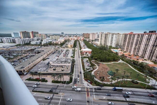 Building Photo - 17201 Collins Ave