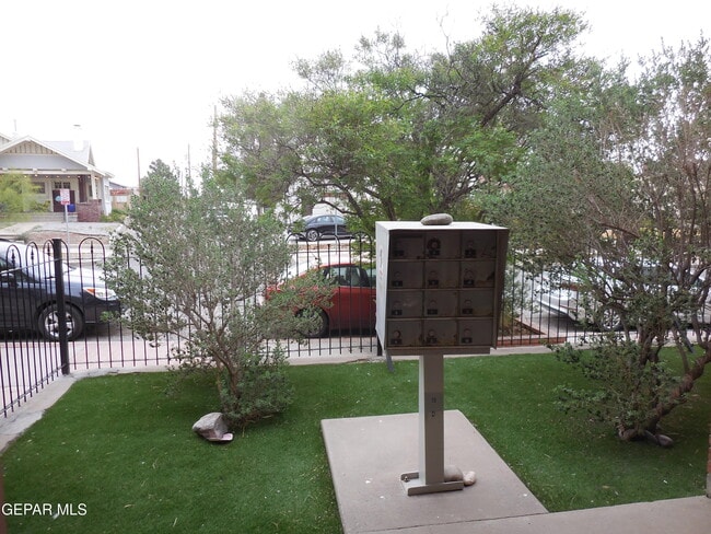 Building Photo - 701 W Yandell Dr