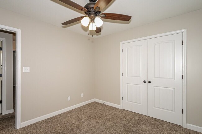 Building Photo - 7911 Hemlock Dr