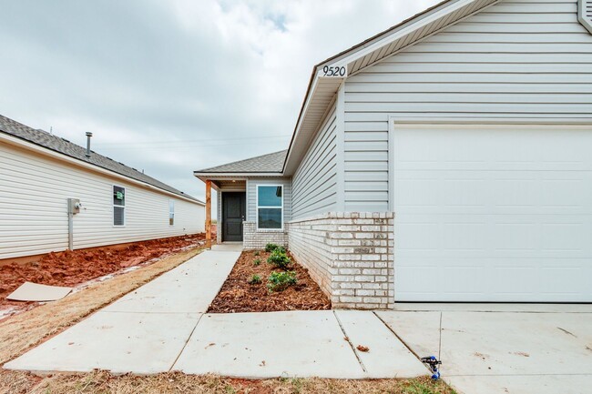Building Photo - New construction in Piedmont schools!