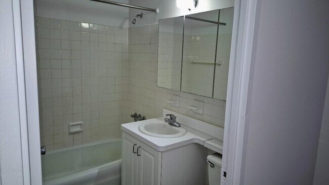 Building Photo - 1 bedroom in New York NY 10128