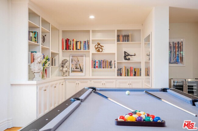 Building Photo - 110 N Barrington Ave