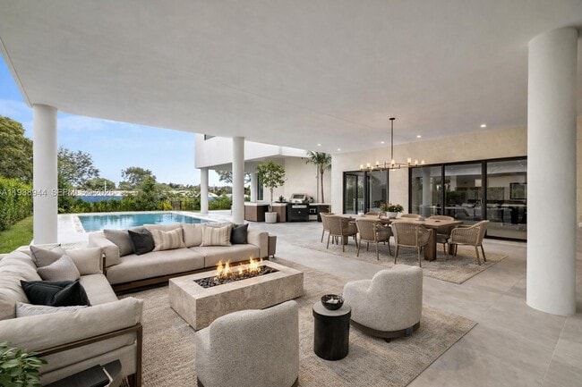 Building Photo - 16699 Botaniko Dr N