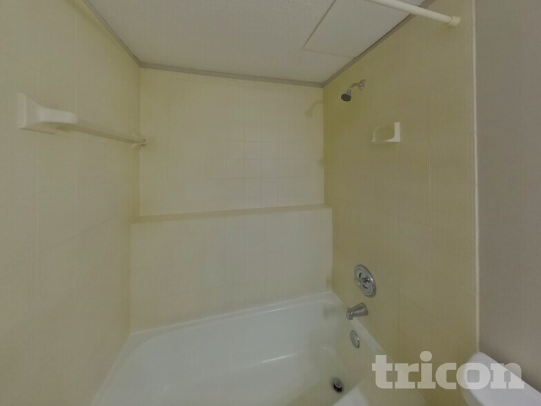 Building Photo - 1701 116th St E