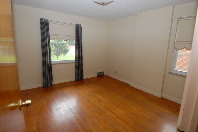 Building Photo - St Louis County/City Greendale/near UMSL