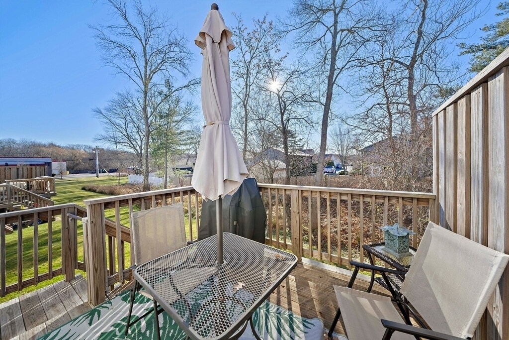 Building Photo - 1 Paradise Ln