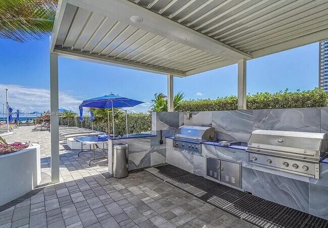 Building Photo - 1880 S Ocean Dr