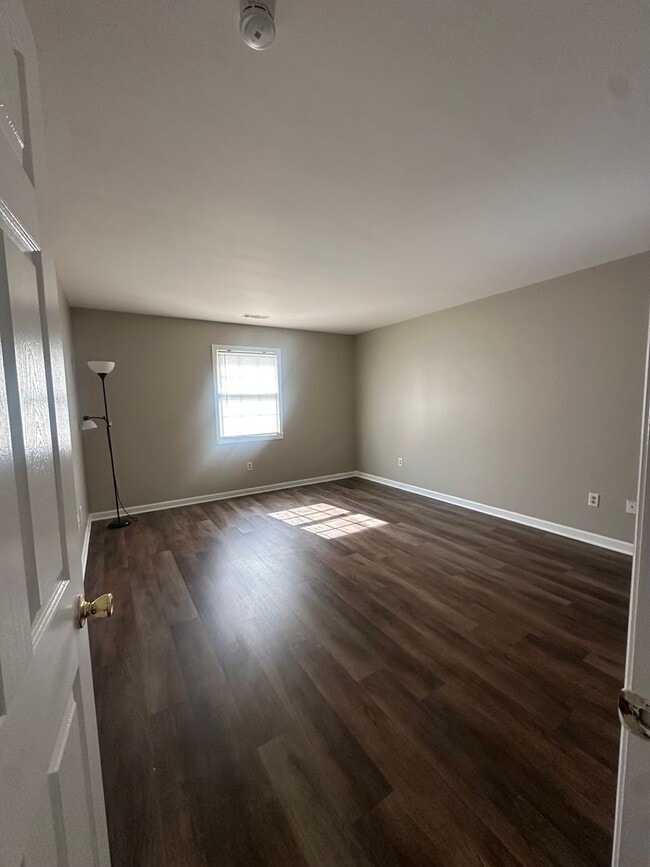 Building Photo - Cozy 2 Bedroom Condo