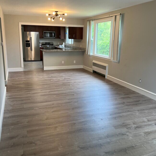 Living/Dining - 84 Tyndall Ave