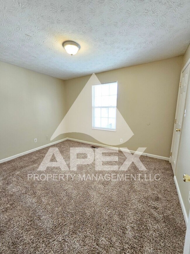 Building Photo - MOVE-IN SPECIAL,NO RENT TIL JUNE 1ST! - Nice 2 Bd | 1.5 Ba Townhouse in West Knox Condo Community!