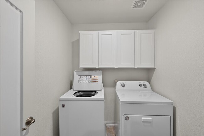 Building Photo - 3533 Cricket Dr