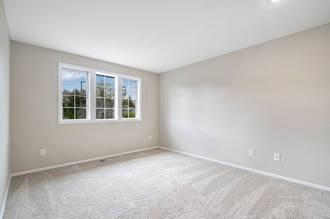 Building Photo - Spacious 5 Bedroom 3 Bath Home w/ 3-Car Garage and New Updates!