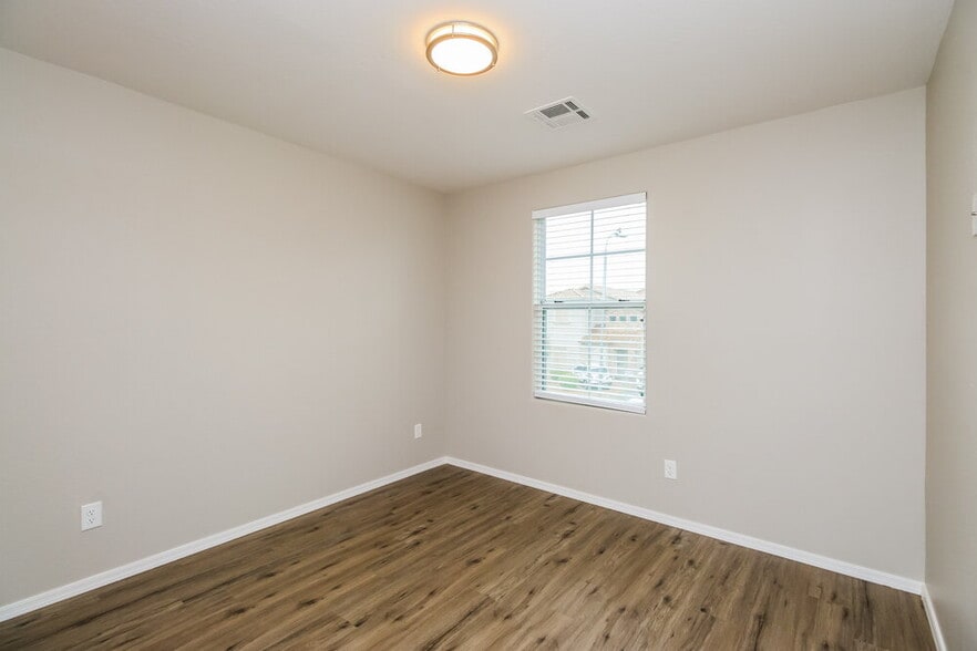 Building Photo - 919 W Kowalsky Ln
