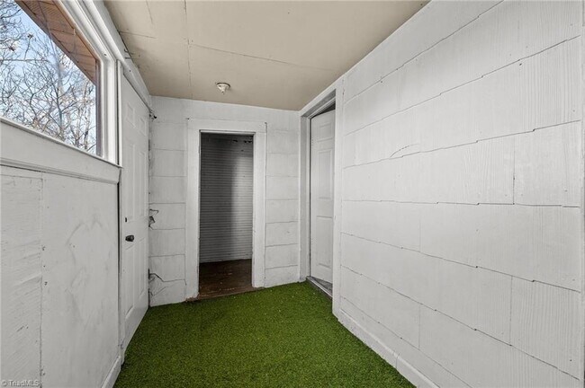 Building Photo - "Charming 4-Bedroom Home in the Heart of Winston-Salem-Pets Welcome Housing Vouchers Accepted!