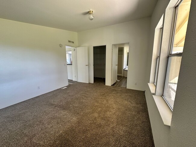 Building Photo - 4655 NE Elliott Cir