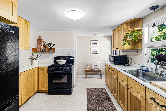 Building Photo - 15 Fineview Dr