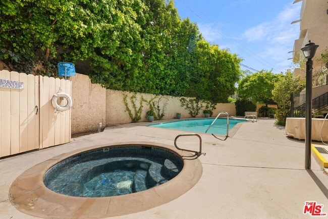 Building Photo - 10671 Holman Ave