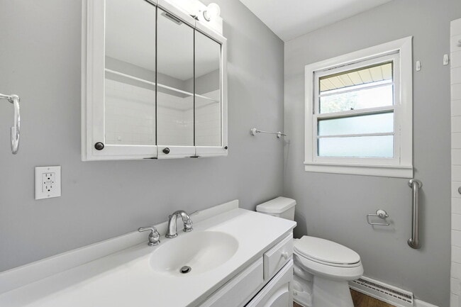 Building Photo - 152 Crestwood Dr
