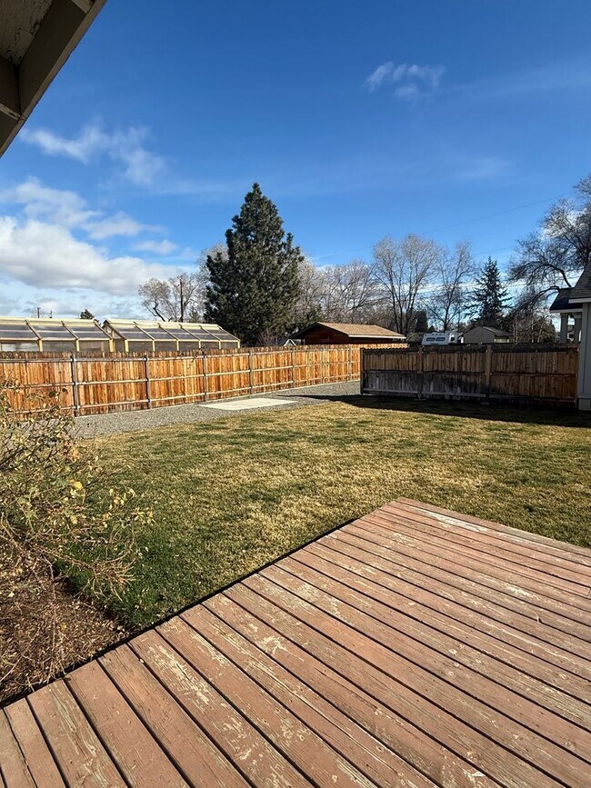 Building Photo - 1444 NW Canyon Dr