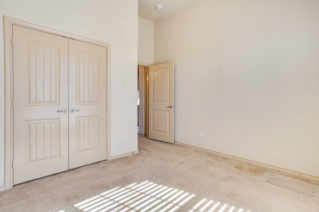 Building Photo - 4013 Lazy River Ranch Rd