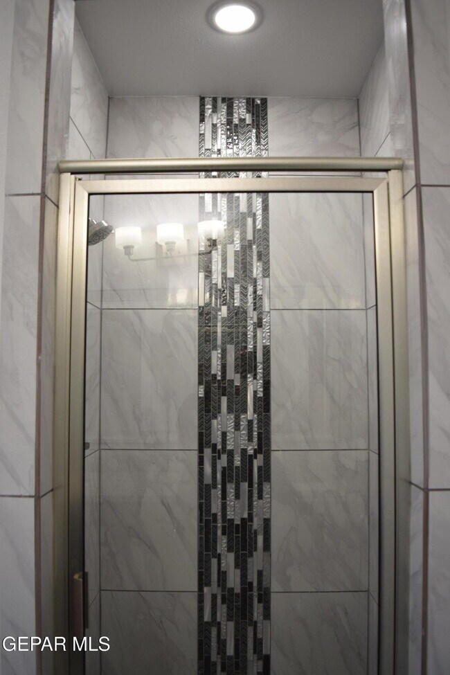 Building Photo - 1103 Nickel Hl Ave