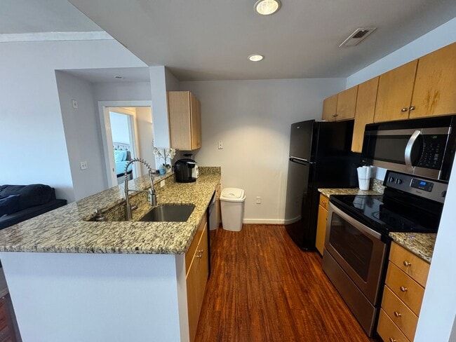 Building Photo - One Bedroom Furnished/Unfurnished Condo in Uptown Charlotte