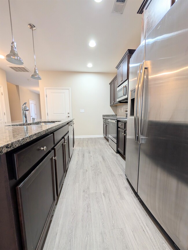 Building Photo - 129 Goldenrod Cir