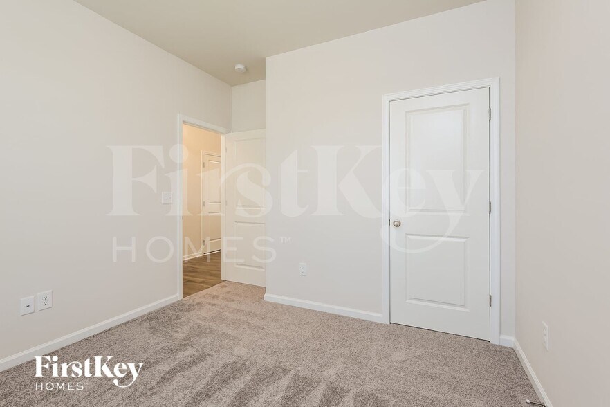 Building Photo - 208 Stonefence Dr