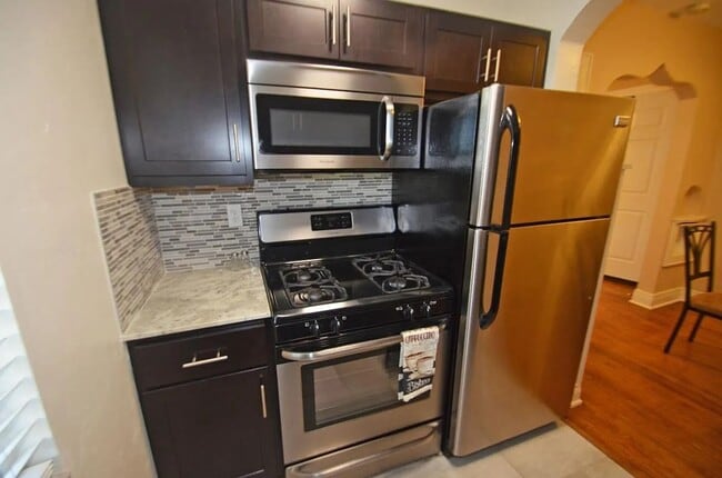 Building Photo - Charming Fully Furnished or unfurnished 1-Bed, 1-Bath steps from the Plaza District
