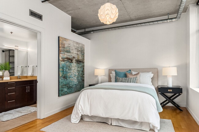 Building Photo - 2720 3rd Ave