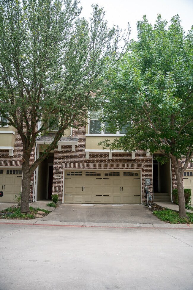 Building Photo - 1204 Lake Pointe Way