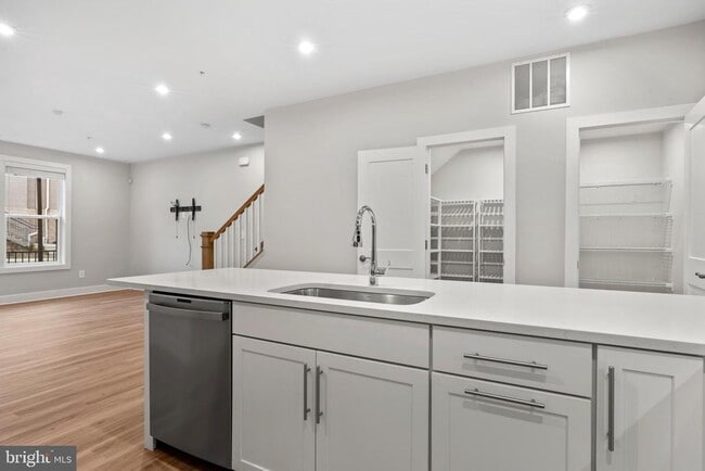 Building Photo - 1704 Bandit Loop