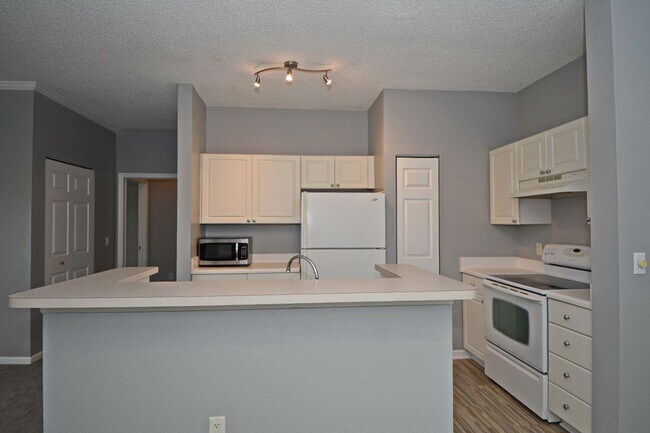 Building Photo - Sanford Condo