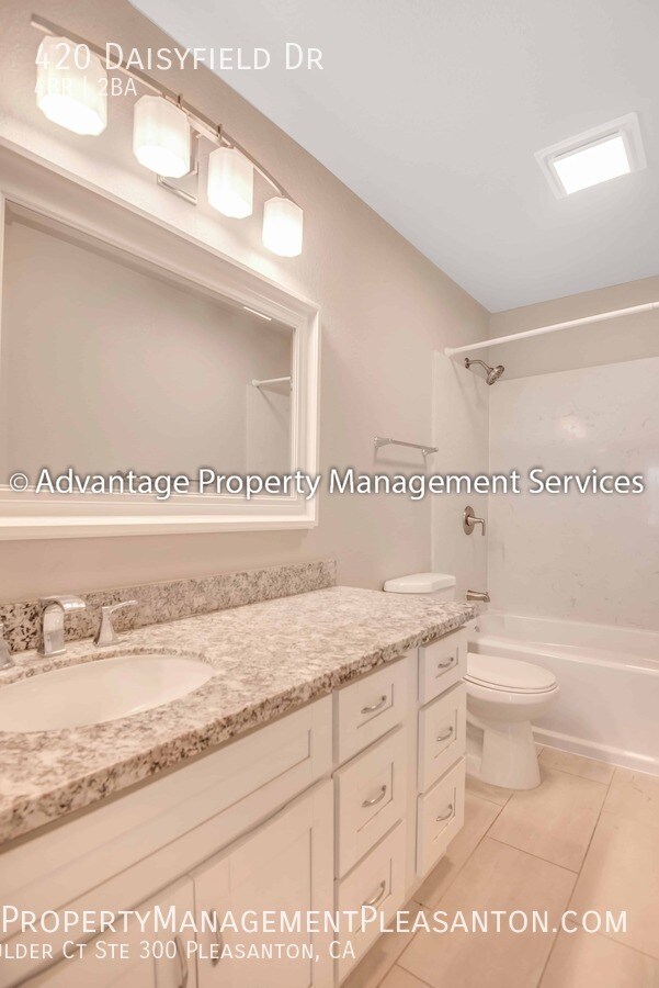 Building Photo - 420 Daisyfield Dr