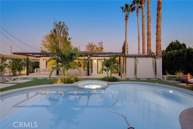 Building Photo - 8161 Encino Ave