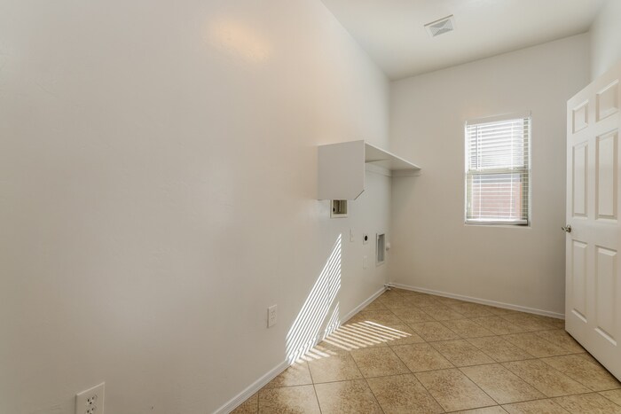 Building Photo - 124 N Hayfield Draw Ln